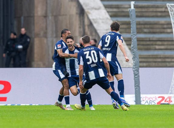 Fussball, Herren, Saison 2025 2026, 2. Bundesliga (24. Spieltag), Hertha BSC - 1. FC Nürnberg, v.l. Jeremy Dudziak (Hertha BSC), Josip Brekalo (Hertha BSC), Paul Seguin (Hertha BSC), Dawid Kownacki (Hertha BSC), Jubel nach Tor zum 1:0, 01.03. 2026,