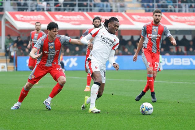 CALCIO - Serie A - US Cremonese vs AC Milan Rafael Leao of AC Milan under pressure from Francesco Folino of US Cremonese during the match of 6th day of the Serie A Championship between US Cremonese vs AC Milan at the Giovanni Zini Stadium on 1 March 2026 in Cremona, CR. Cremona Italy  Copyright: xIPAxSport ABACAx