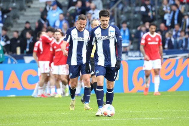 DEU, DFL, 2. FBL, Hertha BSC vs. 1.FC Nuernberg, 01.03.2026, Berliner Olympiastadion, Berlin, DEU, DFL, 2. FBL, Hertha BSC vs. 1.FC Nuernberg, im Bild 1:1, Paul Seguin (Hertha BSC Berlin 30), Josip Brekalo (Hertha BSC Berlin 7) Nürnberger-Spielerkreis DFL - regulations prohibit any use of Photographs as image sequences and or quasi-video