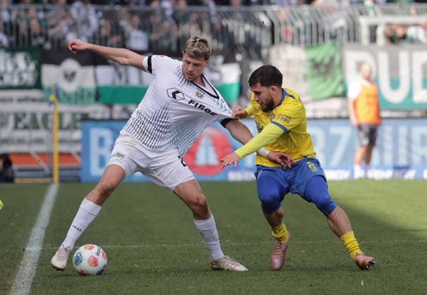 Duell zwischen Imad Rondic (SC Preussen Muenster) und Mehmet Aydin (Eintracht Braunschweig) Fussball, Herren, Saison 2025 2026 2.BL, Eintracht Stadion, Eintracht Braunschweig gegen SC Preussen Muenster DFL REGULATIONS PROHIBIT ANY USE OF PHOTOGRAPHS AS IMAGE SEQUENCES AND OR QUASI-VIDEO.