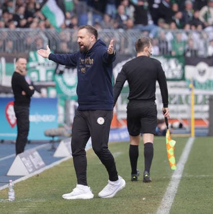 Cheftrainer Heiner Backhaus (Eintracht Braunschweig) Fussball, Herren, Saison 2025 2026 2.BL, Eintracht Stadion, Eintracht Braunschweig gegen SC Preussen Muenster DFL REGULATIONS PROHIBIT ANY USE OF PHOTOGRAPHS AS IMAGE SEQUENCES AND OR QUASI-VIDEO.