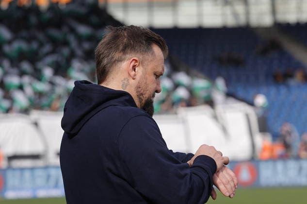Freut sich ueber das 1-0 Cheftrainer Heiner Backhaus (Eintracht Braunschweig) Fussball, Herren, Saison 2025 2026 2.BL, Eintracht Stadion, Eintracht Braunschweig gegen SC Preussen Muenster DFL REGULATIONS PROHIBIT ANY USE OF PHOTOGRAPHS AS IMAGE SEQUENCES AND OR QUASI-VIDEO.