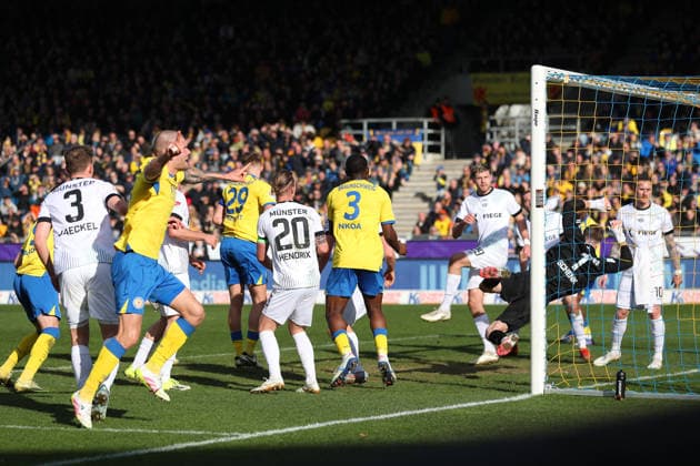 Braunschweig vs. Münster, 2. BL Braunschweig, 01.03.2026, Fußball, Herren, 2. BL, Saison 2025 2026, Eintracht Braunschweig vs. SC Preußen Münster: Kevin Ehlers (Eintracht Braunschweig) jubelt nach dem Tor von Lukas Frenkert (Eintracht Braunschweig) zum 1:0 (DFL DFB REGULATIONS PROHIBIT ANY USE OF PHOTOGRAPHS as IMAGE SEQUENCES and or QUASI-VIDEO) Stadion an der Hamburger Straße Niedersachsen Deutschland