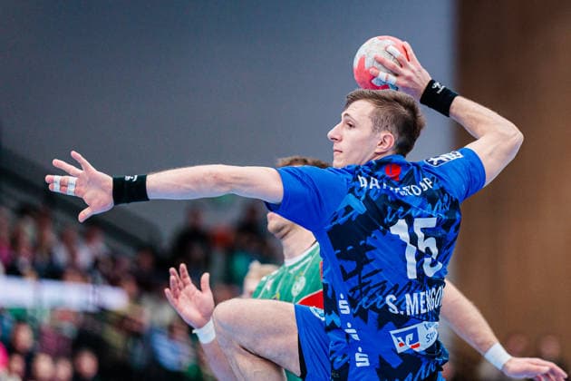 v.l. Tom Bergner (GWD Minden, 28), Simone Mengon (TVB Stuttgart, 15) GER, GWD Minden vs. TVB Stuttgart, Handball, 1. Bundesliga, 23. Spieltag, Spielzeit 2025 2026, 01.03.2026 GER, GWD Minden vs. TVB Stuttgart, Handball, 1. Bundesliga, 23. Spieltag, Spielzeit 2025 2026, 01.03.2026 Minden Copyright: xEibner-Pressefoto JanxRollingerx EP_JSK