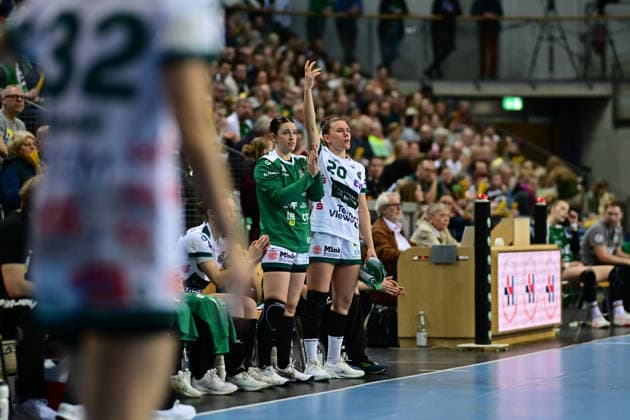 Handball I Frauen I Saison 2025-2026 I 1. HBF I 19. Spieltag I VfL Oldenburg - FRISCH AUF Göppingen I 01.03.2026 Louisa De Bellis (20, FRISCH AUF Göppingen) Hand oben Oldenburg EWE Arena Niedersachsen Deutschland Copyright: xLobeca FelixxSchlikisx