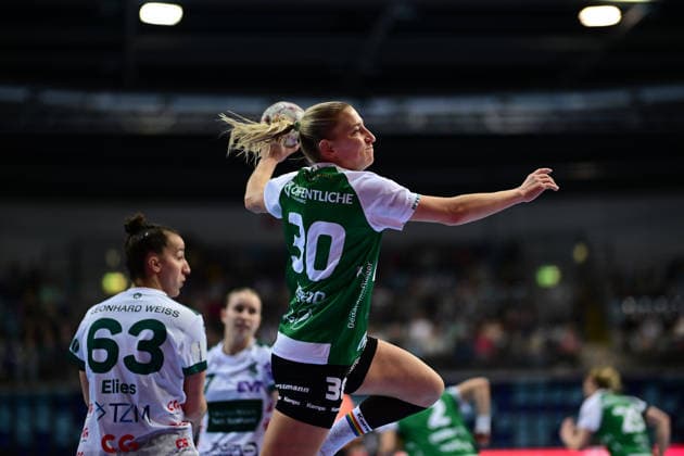 Handball I Frauen I Saison 2025-2026 I 1. HBF I 19. Spieltag I VfL Oldenburg - FRISCH AUF Göppingen I 01.03.2026 Wurf Jenny Behrend (30, VfL Oldenburg) Oldenburg EWE Arena Niedersachsen Deutschland Copyright: xLobeca FelixxSchlikisx