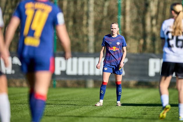 01.03.2026, GER, Frauenfußball, Testspiel, 2025 2026, RB Leipzig - FC Ingolstadt Nikoline Dudek (24, RB Leipzig), Freisteller, konzentrierter Blick Leipzig Trainingszentrum der Roten Bulle Sachsen Deutschland
