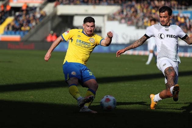 Braunschweig vs. Münster, 2. BL Braunschweig, 01.03.2026, Fußball, Herren, 2. BL, Saison 2025 2026, Eintracht Braunschweig vs. SC Preußen Münster: Robin Heußer (Eintracht Braunschweig) (DFL DFB REGULATIONS PROHIBIT ANY USE OF PHOTOGRAPHS as IMAGE SEQUENCES and or QUASI-VIDEO) Stadion an der Hamburger Straße Niedersachsen Deutschland