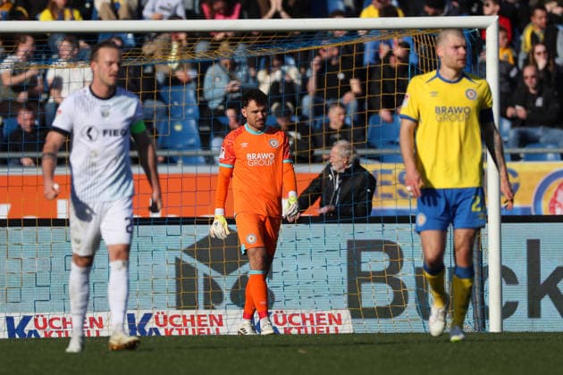 Braunschweig vs. Münster, 2. BL Braunschweig, 01.03.2026, Fußball, Herren, 2. BL, Saison 2025 2026, Eintracht Braunschweig vs. SC Preußen Münster: Torwart Elhan Kastrati (Eintracht Braunschweig) nach dem Tor zum 1:2 (DFL DFB REGULATIONS PROHIBIT ANY USE OF PHOTOGRAPHS as IMAGE SEQUENCES and or QUASI-VIDEO) Stadion an der Hamburger Straße Niedersachsen Deutschland