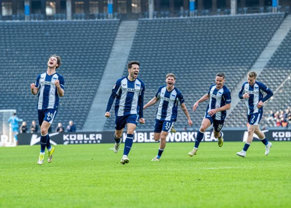 Fussball, Herren, Saison 2025 2026, 2. Bundesliga (24. Spieltag), Hertha BSC - 1. FC Nürnberg, v.l. Linus Gechter (Hertha BSC), Josip Brekalo (Hertha BSC), Marton Dardai (Hertha BSC), Paul Seguin (Hertha BSC), Julian Eitschberger (Hertha BSC), Jubel nach Tor zum 2:1, 01.03. 2026,