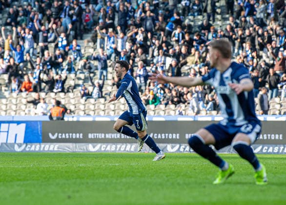 Fussball, Herren, Saison 2025 2026, 2. Bundesliga (24. Spieltag), Hertha BSC - 1. FC Nürnberg, v.l. Josip Brekalo (Hertha BSC), Marten Winkler (Hertha BSC), Jubel nach Tor zum 2:1, 01.03. 2026,