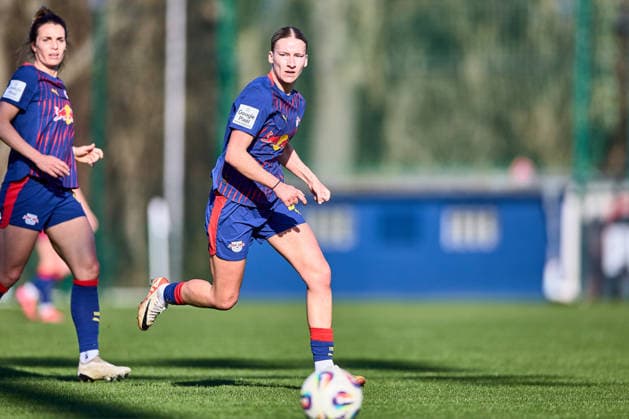 01.03.2026, GER, Frauenfußball, Testspiel, 2025 2026, RB Leipzig - FC Ingolstadt Marlene Müller (27, RB Leipzig), Aktion, mit Ball, fokussierter Blick Leipzig Trainingszentrum der Roten Bulle Sachsen Deutschland