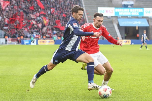 01.03.2026, xtgx, Fussball - 2.Bundesliga Hertha BSC Berlin - 1.FC Nuernberg emspor, v.l. Josip Brekalo (Hertha, 7), Berkay Yilmaz (Nuernberg, 21) Zweikampf, Duell, Kampf, tackle (DFL DFB REGULATIONS PROHIBIT ANY USE OF PHOTOGRAPHS as IMAGE SEQUENCES and or QUASI-VIDEO) Berlin