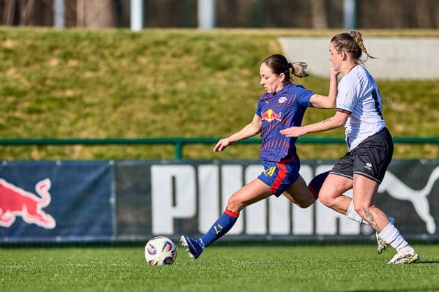 01.03.2026, GER, Frauenfußball, Testspiel, 2025 2026, RB Leipzig - FC Ingolstadt Gina Chmielinski (10, RB Leipzig), Aktion, mit Ball, Schuss Leipzig Trainingszentrum der Roten Bulle Sachsen Deutschland