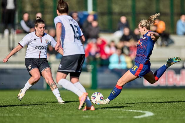 01.03.2026, GER, Frauenfußball, Testspiel, 2025 2026, RB Leipzig - FC Ingolstadt Marleen Schimmer (14, RB Leipzig), Freisteller, Aktion, Torschuss Leipzig Trainingszentrum der Roten Bulle Sachsen Deutschland