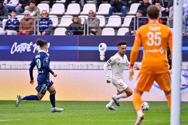 FOOTBALL : Paris FC vs Nice - Ligue 1 - 01 03 2026 Ilan KEBBAL ( 10 - PFC ) , Sofiane DIOP ( 10 - Nice ) and Kevin Trapp ( 35 - PFC ) during the Ligue 1 match between Paris FC and OGC Nice at Stade Jean Bouin on March 01, 2026 in Paris, France. ( Photo by Federico Pestellini PsnewZ ) - ParisFrance  Copyright: xFedericoxPestelinix