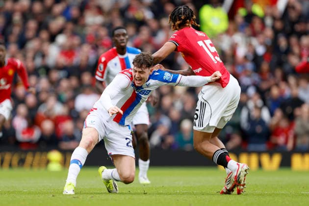 Manchester United, ManU v Crystal Palace - Premier League Jorgen Strand Larsen of Crystal Palace and Lenny Yoro of Manchester United challenge during the Premier League match between Manchester United and Crystal Palace at Old Trafford on March 1, 2026 in Manchester, England. WARNING! This Photograph May Only Be Used For Newspaper And Or Magazine Editorial Purposes. May Not Be Used For Publications Involving 1 player, 1 Club Or 1 Competition Without Written Authorisation From Football DataCo Ltd. For Any Queries, Please Contact Football DataCo Ltd on +44 (0) 207 864 9121 Manchester Old Trafford England United Kingdom Copyright: xAllstarxPicturexLibraryxLtdx
