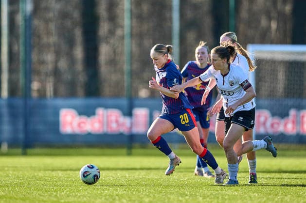 01.03.2026, GER, Frauenfußball, Testspiel, 2025 2026, RB Leipzig - FC Ingolstadt Victoria Krug (20, RB Leipzig), Aktion, Zweikampf um Ball Leipzig Trainingszentrum der Roten Bulle Sachsen Deutschland