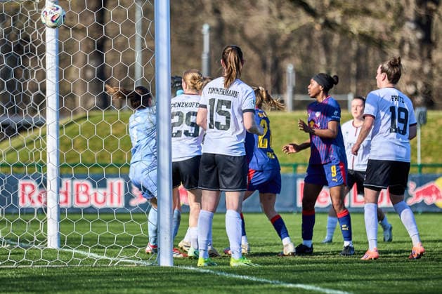 01.03.2026, GER, Frauenfußball, Testspiel, 2025 2026, RB Leipzig - FC Ingolstadt Ball im Tor, 1:1 Ausgleich Leipzig Trainingszentrum der Roten Bulle Sachsen Deutschland