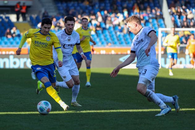 Braunschweig vs. Münster, 2. BL Braunschweig, 01.03.2026, Fußball, Herren, 2. BL, Saison 2025 2026, Eintracht Braunschweig vs. SC Preußen Münster: Grant-Leon Ranos (Eintracht Braunschweig), Paul Jaeckel (Münster) (DFL DFB REGULATIONS PROHIBIT ANY USE OF PHOTOGRAPHS as IMAGE SEQUENCES and or QUASI-VIDEO) Stadion an der Hamburger Straße Niedersachsen Deutschland