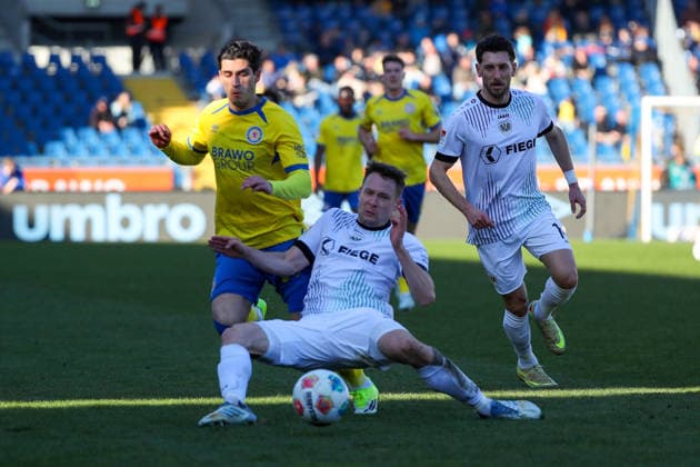 Braunschweig vs. Münster, 2. BL Braunschweig, 01.03.2026, Fußball, Herren, 2. BL, Saison 2025 2026, Eintracht Braunschweig vs. SC Preußen Münster: Grant-Leon Ranos (Eintracht Braunschweig), Paul Jaeckel (Münster) (DFL DFB REGULATIONS PROHIBIT ANY USE OF PHOTOGRAPHS as IMAGE SEQUENCES and or QUASI-VIDEO) Stadion an der Hamburger Straße Niedersachsen Deutschland