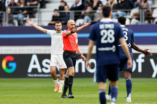 Paris FC v OGC Nice - Ligue 1 McDonald s 2025 2026 Hakim BEN EL HADJ (ARBITRE) during the Ligue 1 McDonald s match between Paris and Nice at Stade Jean Bouin on March 1, 2026 in Paris, France. Paris France  Copyright: xFEPx 776348305