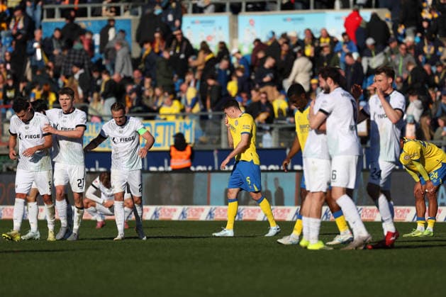Braunschweig vs. Münster, 2. BL Braunschweig, 01.03.2026, Fußball, Herren, 2. BL, Saison 2025 2026, Eintracht Braunschweig vs. SC Preußen Münster: Spielende, Mannschaft nach der Niederlage, Münster jubelt (DFL DFB REGULATIONS PROHIBIT ANY USE OF PHOTOGRAPHS as IMAGE SEQUENCES and or QUASI-VIDEO) Stadion an der Hamburger Straße Niedersachsen Deutschland
