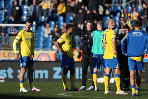 Braunschweig vs. Münster, 2. BL Braunschweig, 01.03.2026, Fußball, Herren, 2. BL, Saison 2025 2026, Eintracht Braunschweig vs. SC Preußen Münster: Spielende, Mannschaft nach der Niederlage. (DFL DFB REGULATIONS PROHIBIT ANY USE OF PHOTOGRAPHS as IMAGE SEQUENCES and or QUASI-VIDEO) Stadion an der Hamburger Straße Niedersachsen Deutschland