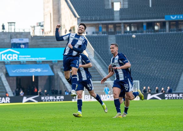 Fussball, Herren, Saison 2025 2026, 2. Bundesliga (24. Spieltag), Hertha BSC - 1. FC Nürnberg, v.l. Josip Brekalo (Hertha BSC), Linus Gechter (Hertha BSC), Paul Seguin (Hertha BSC), Jubel nach Tor zum 2:1, 01.03. 2026,