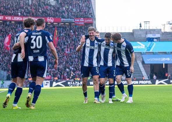 Fussball, Herren, Saison 2025 2026, 2. Bundesliga (24. Spieltag), Hertha BSC - 1. FC Nürnberg, v.l. Linus Gechter (Hertha BSC), Paul Seguin (Hertha BSC), Marton Dardai (Hertha BSC), Josip Brekalo (Hertha BSC), Sebastian Grönning (Hertha BSC), Jubel nach Tor zum 2:1, 01.03. 2026,