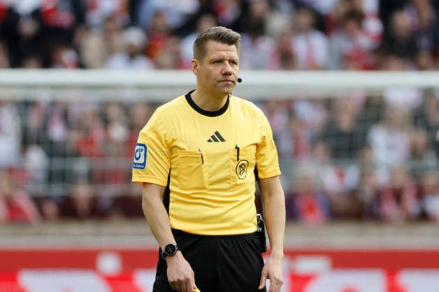 Schiedsrichter Patrick Ittrich , Deutschland, Fussball, 1. Bundesliga, 24.Spieltag, 2025 2026, VfB Stuttgart vs. VfL Wolfsburg, 01.03.2026, Stuttgart MHP Arena Deutschland