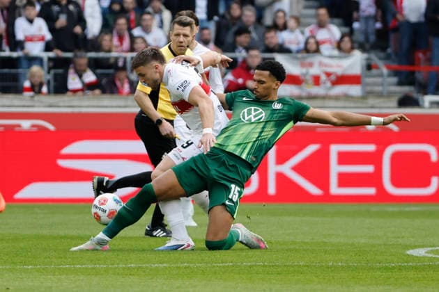 Ermedin DemiroviÄ‡, Demirovic (VfB Stuttgart, 09) und Moritz Jenz (VfL Wolfsburg, 15) im Zweikampf , Deutschland, Fussball, 1. Bundesliga, 24.Spieltag, 2025 2026, VfB Stuttgart vs. VfL Wolfsburg, 01.03.2026, Stuttgart MHP Arena Deutschland