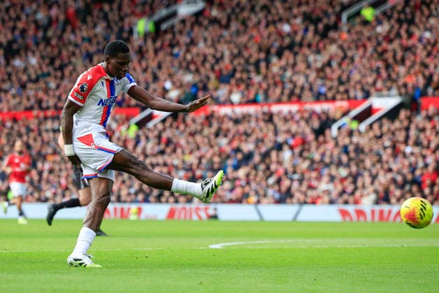 Manchester United, ManU v Crystal Palace, Premier League Ismaila Sarr (7) of Crystal Palace has a shot on goal during the Premier League match between Manchester United and Crystal Palace at Old Trafford, Manchester, UK on 1 March 2026. Manchester Old Trafford Greater Manchester UK Editorial use only DataCo restrictions apply See www.football-dataco.com , Copyright: xConorxMolloyx PSI-23823-0045