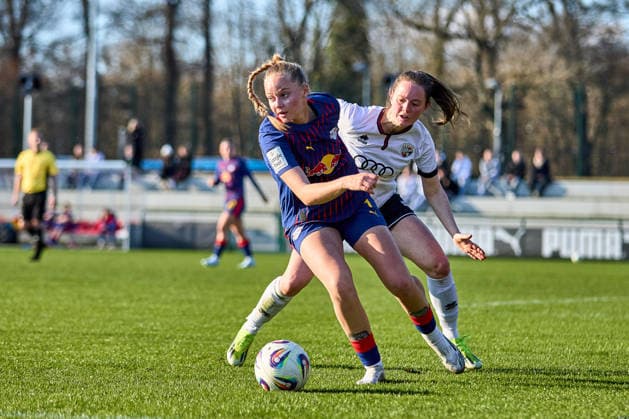 01.03.2026, GER, Frauenfußball, Testspiel, 2025 2026, RB Leipzig - FC Ingolstadt Rucy Grunenberg (4, RB Leipzig), Freisteller, Aktion, Zweikampf um Ball Leipzig Trainingszentrum der Roten Bulle Sachsen Deutschland