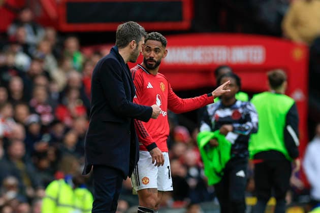 Manchester United, ManU v Crystal Palace, Premier League Matheus Cunha (10) of Manchester United has a chat with Michael Carrick the Manchester United head coach during the Premier League match between Manchester United and Crystal Palace at Old Trafford, Manchester, UK on 1 March 2026. Manchester Old Trafford Greater Manchester UK Editorial use only DataCo restrictions apply See www.football-dataco.com , Copyright: xConorxMolloyx PSI-23823-0048