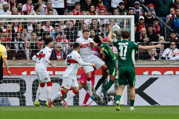 Im Strafraum von VfB Stuttgart , Deutschland, Fussball, 1. Bundesliga, 24.Spieltag, 2025 2026, VfB Stuttgart vs. VfL Wolfsburg, 01.03.2026, Stuttgart MHP Arena Deutschland