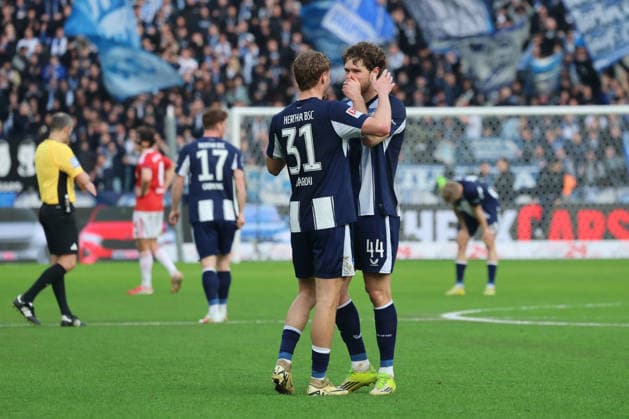 BERLIN, GERMANY - MARCH 1: final whistle, end of game, victory, Marton Dardai (Hertha, 31) and Linus Gechter (Hertha, 44) celebrate the victory at the end of the match, during the Bundesliga match between Hertha BSC - 1. FC Nürnberg at Olympiastadion on matchday 24 of the 2. Bundesliga on March 1, 2026 in Berlin, Germany. DFL REGULATIONS PROHIBIT ANY USE OF PHOTOGRAPHS AS IMAGE SEQUENCES AND OR QUASI-VIDEO. Berlin Germany Copyright: xO.Frankex