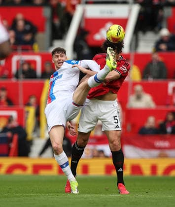 Manchester United, ManU v Crystal Palace, Premier League, Old Trafford, Manchester. Times Photographer Bradley Ormesher. 1.3.2026. Manchester United v Crystal Palace, Premier League, Old Trafford, Manchester. Times Photographer Bradley Ormesher. Jurgen Strand Larsen and Harry Maguire.  Copyright: xBradleyxOrmesherx NINTCHDBPICT001063114279