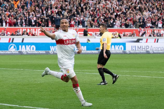 Tor zum 2:0 durch Jamie Leweling (VfB Stuttgart 18) Jubel, Torjubel, Bejubelt sein Tor. GER, VfB Stuttgart vs. VfL Wolfsburg, Fussball, Herren, 1. Bundesliga, 24. Spieltag, Spielzeit 2025 2026, 01.03.2026, DFL DFB REGULATIONS PROHIBIT ANY USE OF PHOTOGRAPHS AS IMAGE SEQUENCES AND OR QUASI-VIDEO, GER, VfB Stuttgart vs. VfL Wolfsburg, Fussball, Herren, 1. Bundesliga, 24. Spieltag, Spielzeit 2025 2026, 01.03.2026 Stuttgart