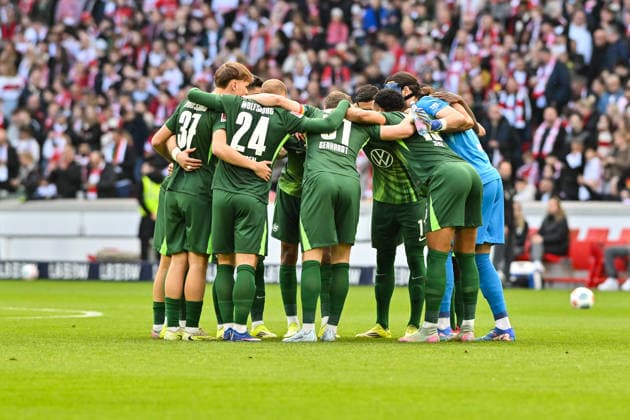 Bundesliga; VfB Stuttgart - VfL Wolfsburg; 01.03.2026 STUTTGART, DEUTSCHLAND - 01. MÄRZ: das Team der Gäste macht einen Spielerkreis kurz vor dem Bundesligamatch zwischen dem VfB Stuttgart und dem VfL Wolfsburg am 24. Spieltag in der MHP-Arena DFL REGULATIONS PROHIBIT ANY USE OF PHOTOGRAPHS AS IMAGE SEQUENCES AND OR QUASI-VIDEO