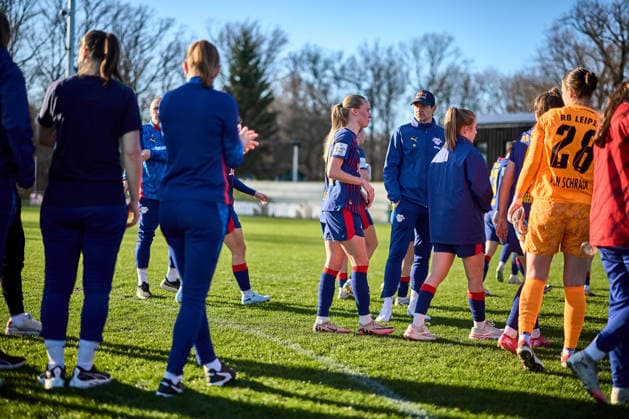 01.03.2026, GER, Frauenfußball, Testspiel, 2025 2026, RB Leipzig - FC Ingolstadt Mannschaft, RB Leipzig, nach Abpfiff Leipzig Trainingszentrum der Roten Bulle Sachsen Deutschland