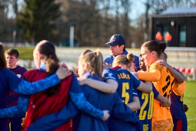 01.03.2026, GER, Frauenfußball, Testspiel, 2025 2026, RB Leipzig - FC Ingolstadt Mannschaftskreis, RB Leipzig, nach Abpfiff Leipzig Trainingszentrum der Roten Bulle Sachsen Deutschland