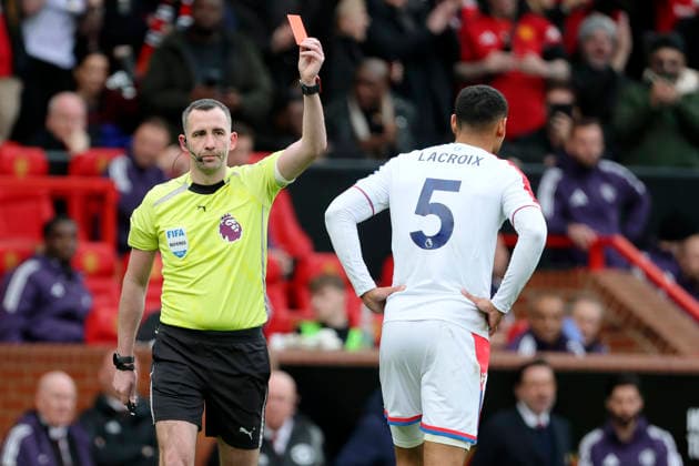 Manchester United, ManU v Crystal Palace - Premier League Maxence Lacroix of Crystal Palace is shown a Red card and sent off by referee Chris Kavanagh during the Premier League match between Manchester United and Crystal Palace at Old Trafford on March 1, 2026 in Manchester, England. WARNING! This Photograph May Only Be Used For Newspaper And Or Magazine Editorial Purposes. May Not Be Used For Publications Involving 1 player, 1 Club Or 1 Competition Without Written Authorisation From Football DataCo Ltd. For Any Queries, Please Contact Football DataCo Ltd on +44 (0) 207 864 9121 Manchester Old Trafford England United Kingdom Copyright: xAllstarxPicturexLibraryxLtdx