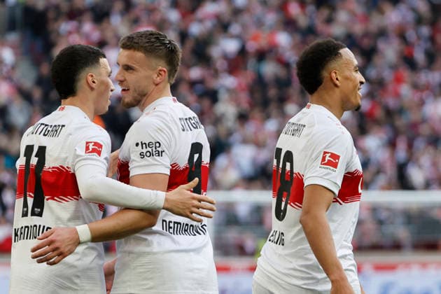 Torjubel VfB Stuttgart beim 3:0 durch Jamie Leweling (VfB Stuttgart, 18) , Deutschland, Fussball, 1. Bundesliga, 24.Spieltag, 2025 2026, VfB Stuttgart vs. VfL Wolfsburg, 01.03.2026, Stuttgart MHP Arena Deutschland