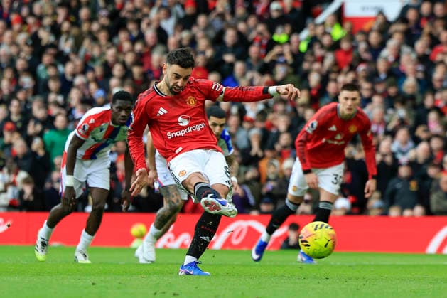 Manchester United, ManU v Crystal Palace, Premier League Bruno Fernandes (8) of Manchester United scores to make it 1-1 during the Premier League match between Manchester United and Crystal Palace at Old Trafford, Manchester, UK on 1 March 2026. Manchester Old Trafford Greater Manchester UK Editorial use only DataCo restrictions apply See www.football-dataco.com , Copyright: xConorxMolloyx PSI-23823-0055