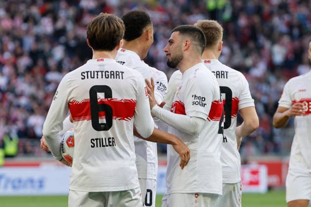 Torjubel VfB Stuttgart beim 3:0 durch Jamie Leweling (VfB Stuttgart, 18) , Deutschland, Fussball, 1. Bundesliga, 24.Spieltag, 2025 2026, VfB Stuttgart vs. VfL Wolfsburg, 01.03.2026, Stuttgart MHP Arena Deutschland