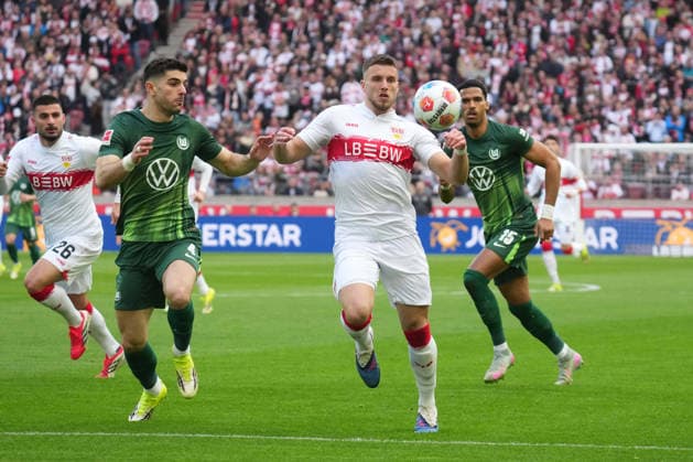 Bundesliga, Spieltag 24, Saison 2025 26, VfB Stuttgart - VfL Wolfsburg Konstantinos Koulierakis (VfL Wolfsburg), Ermedin Demirovic (VfB Stuttgart) - VfB Stuttgart - VfL Wolfsburg Bundesliga, Spieltag 24, Saison 2025 26, VfB Stuttgart - VfL Wolfsburg Deutschland, Stuttgart, MHP Arena, 01.03.2026 (DFL DFB REGULATIONS PROHIBIT ANY USE OF PHOTOGRAPHS as IAMGE SEQUENCES and or QUASI-VIDEO).