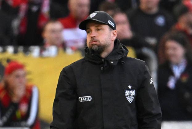 Trainer Coach Sebastian Hoeness VfB Stuttgart am Spielfeldrand Gestik Geste erleichtert dicke Backen atmet durch VfB Stuttgart vs VfL Wolfsburg WOB 01.03.2026 DFL REGULATIONS PROHIBIT ANY USE OF PHOTOGRAPHS AS IMAGE SEQUENCES AND OR QUASI-VIDEO VfB Stuttgart vs VfL Wolfsburg WOB