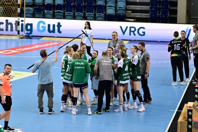 Handball I Frauen I Saison 2025-2026 I 1. HBF I 19. Spieltag I VfL Oldenburg - FRISCH AUF Göppingen I 01.03.2026 VfL Oldenburg Frauen zusammen Oldenburg EWE Arena Niedersachsen Deutschland Copyright: xLobeca FelixxSchlikisx