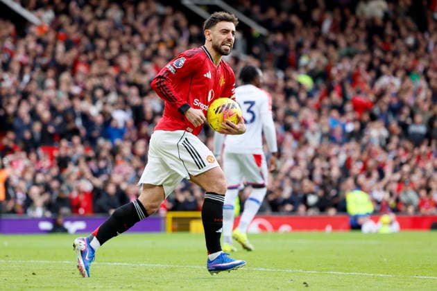 Manchester United, ManU v Crystal Palace - Premier League Bruno Fernandes of Manchester United celebrates equalizing goal during the Premier League match between Manchester United and Crystal Palace at Old Trafford on March 1, 2026 in Manchester, England. WARNING! This Photograph May Only Be Used For Newspaper And Or Magazine Editorial Purposes. May Not Be Used For Publications Involving 1 player, 1 Club Or 1 Competition Without Written Authorisation From Football DataCo Ltd. For Any Queries, Please Contact Football DataCo Ltd on +44 (0) 207 864 9121 Manchester Old Trafford England United Kingdom Copyright: xAllstarxPicturexLibraryxLtdx
